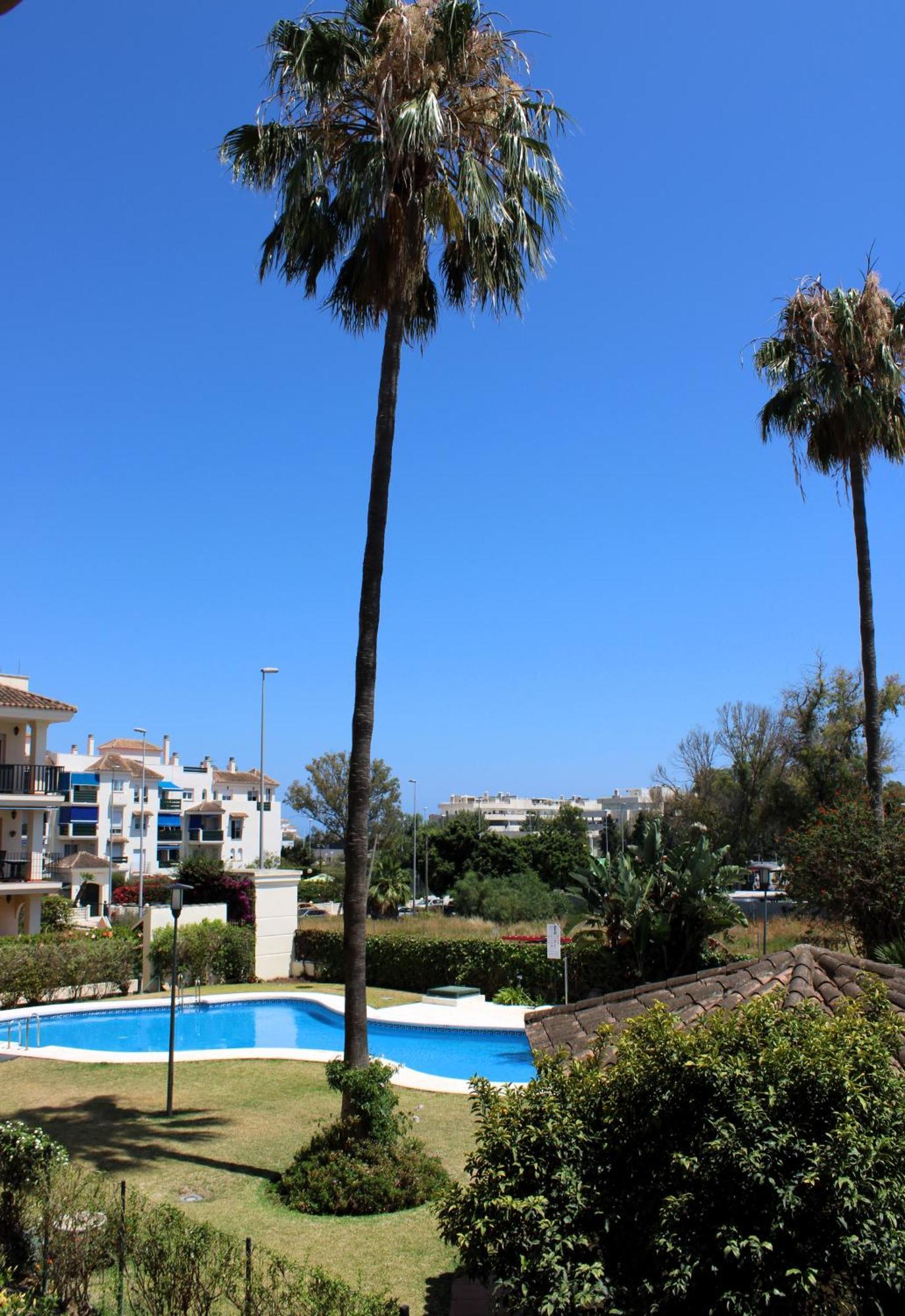 Piso A 10 Minutos Andando De Puerto Banús. * Marbella